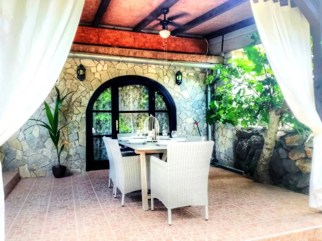 Holiday House Little Precious By El-Pi Tours contacts